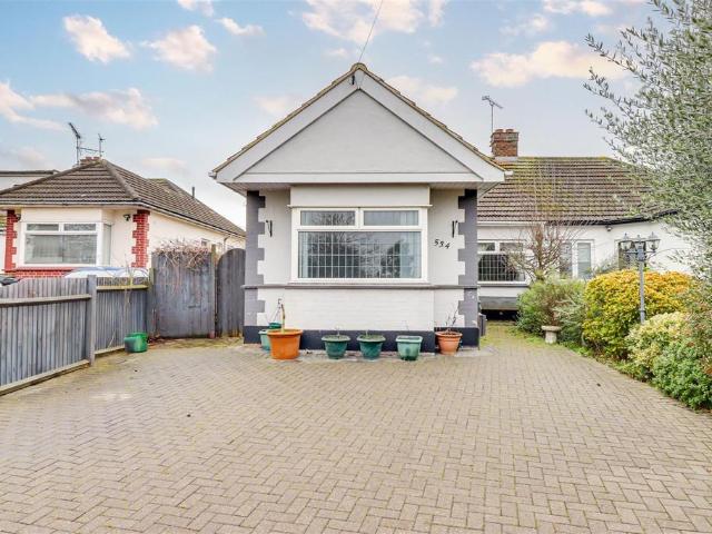 Bungalow for sale in Alton Barnes, Essex