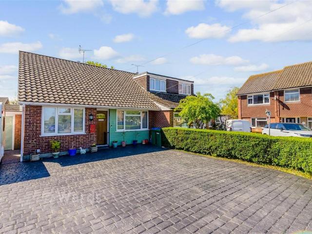 Bungalow for sale in The Butts, Kent