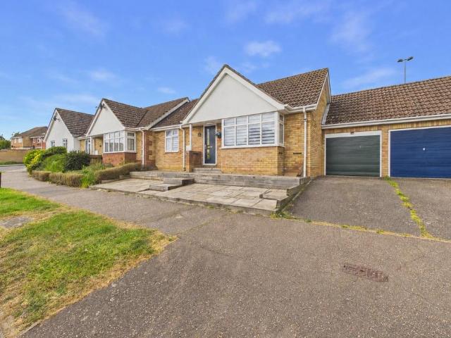Bungalow for sale in Chipping Hill, Essex