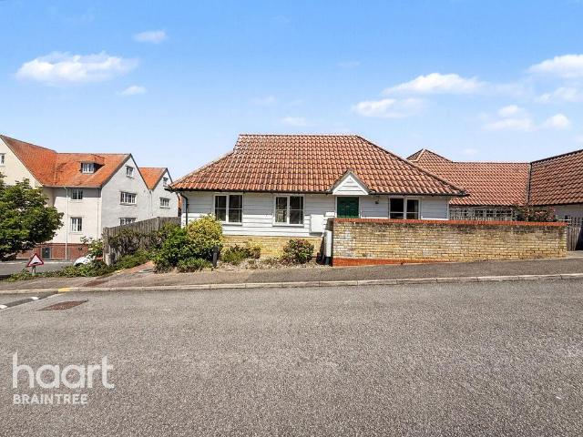 Bungalow for sale in Chipping Hill, Essex