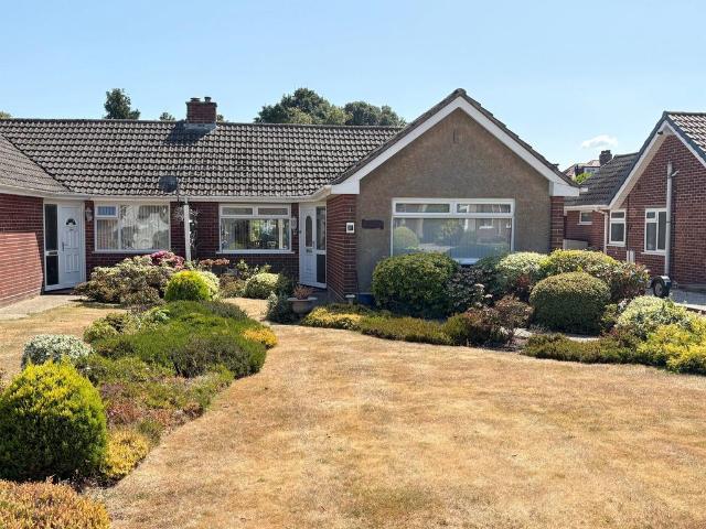 Bungalow for sale in Middlecroft, Hampshire