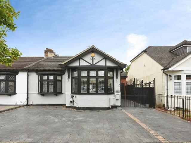 Bungalow for sale in Ardleigh Green, Greater London