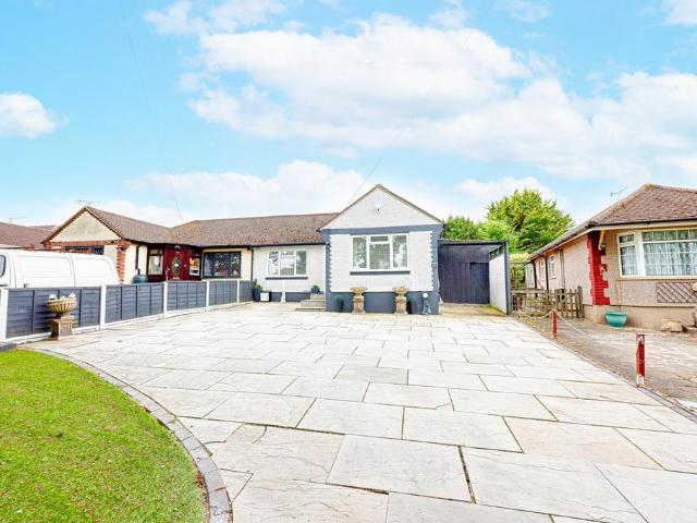 Bungalow for sale in Alton Barnes, Essex