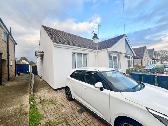 Bungalow for sale in Southchurch, Alton Barnes