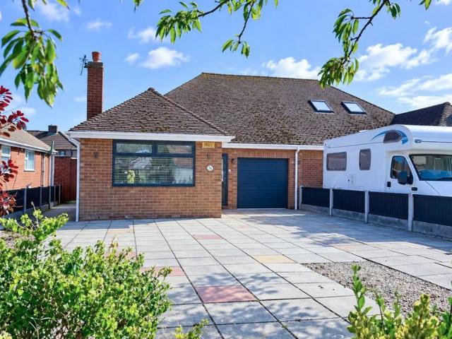 Bungalow for sale in Crossens, Sefton