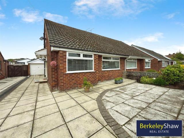 Bungalow for sale in Lydiate, Sefton