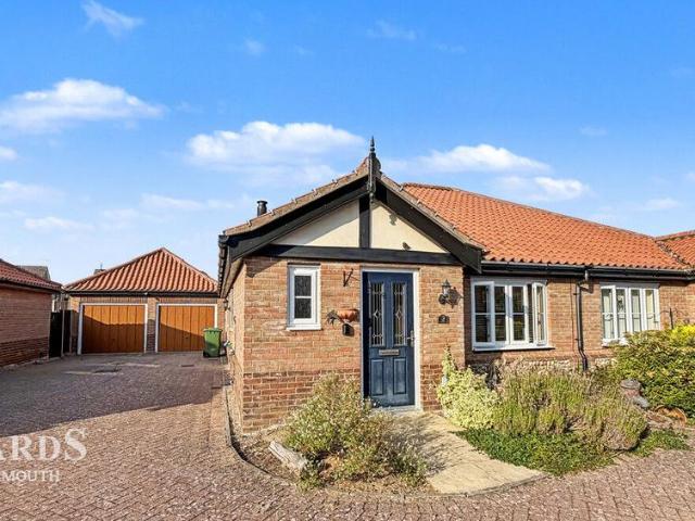Bungalow for sale in Stokesby, Norfolk