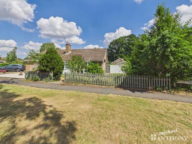 Bungalow for sale in Bedgrove, Aylesbury