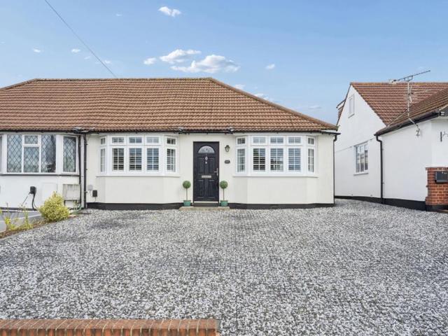 Bungalow for sale in Watford Rural, Batchworth