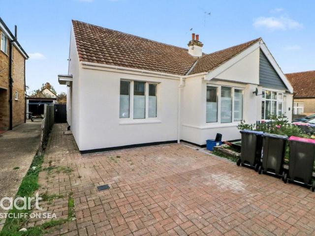 Bungalow for sale in Southchurch, Alton Barnes