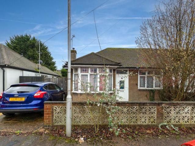 Bungalow for sale in St Albans, Five Acres