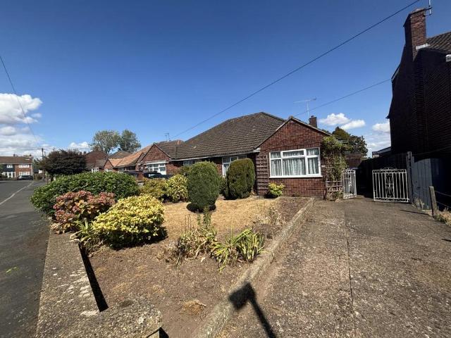 Bungalow for sale in Whitnash, Green Close