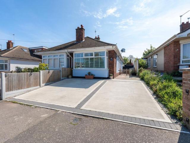 Bungalow for sale in Shrublands, Stokesby