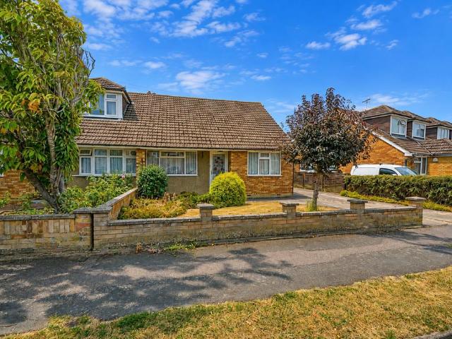 Bungalow for sale in Caddington, Bedfordshire