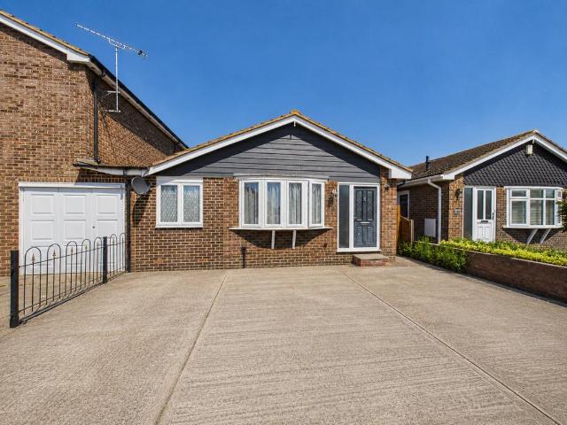 Bungalow for sale in Winter Gardens, Essex