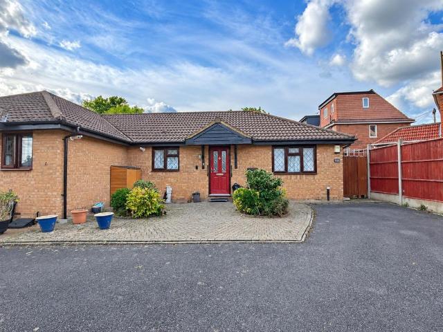 Bungalow for sale in London Borough of Sutton, Greater London