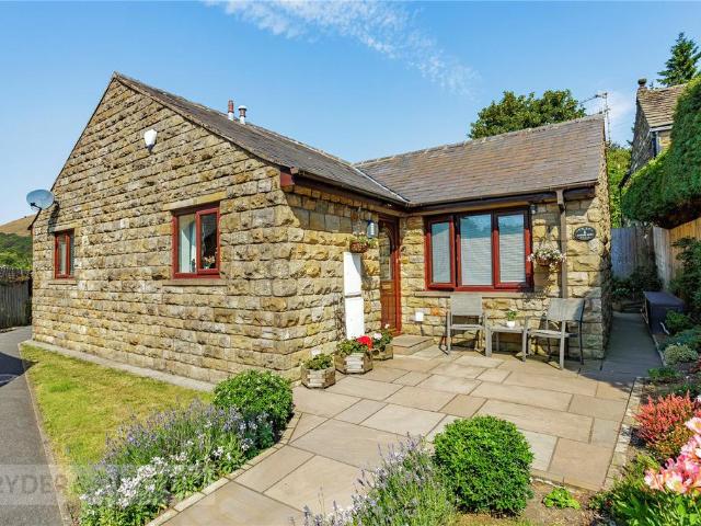 Bungalow for sale in Saddleworth, Pendock