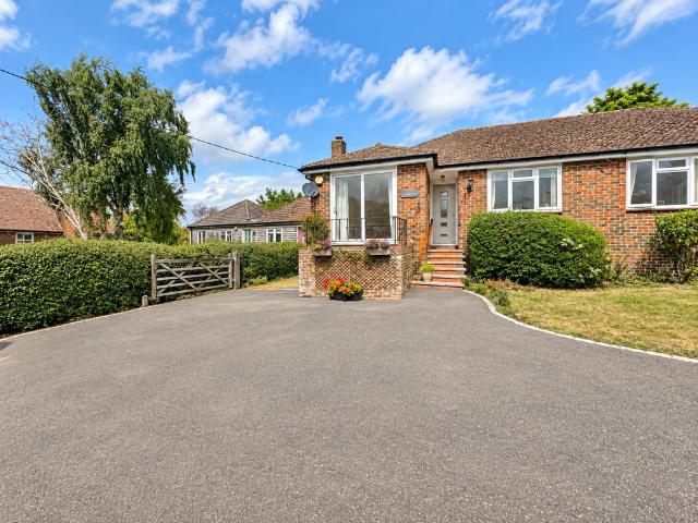 Bungalow for sale in Midway, Kent
