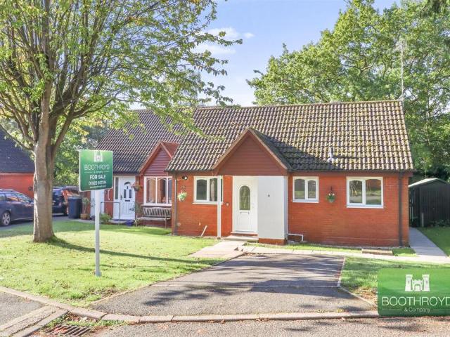 Bungalow for sale in Green Close, Warwickshire