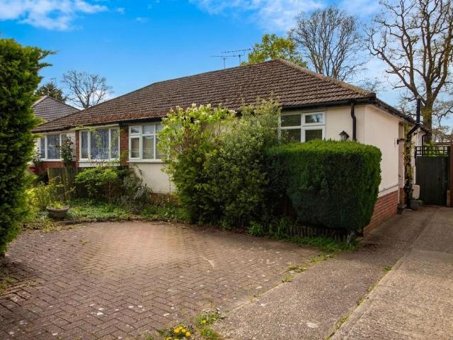 Bungalow for sale in Watford Rural, Batchworth