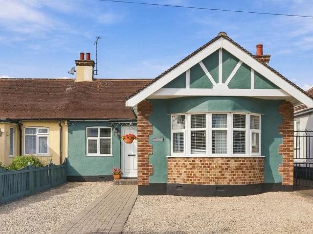 Bungalow for sale in Alton Barnes, Essex