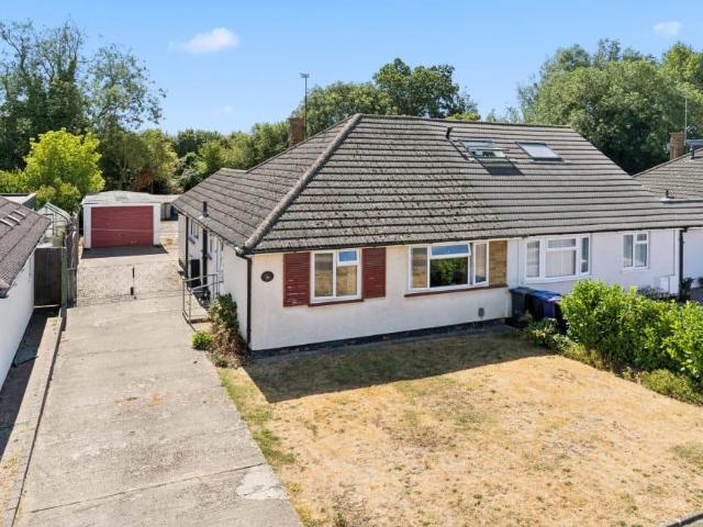 Bungalow for sale in Oakfield, King's Walden