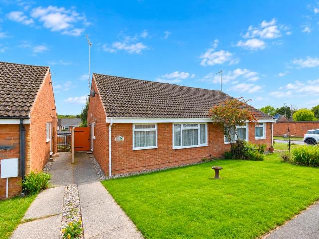 Bungalow for sale in Chipping Hill, Essex