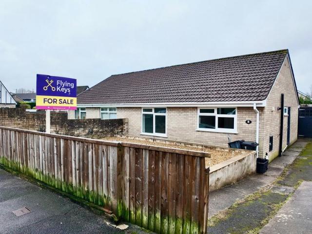 Bungalow for sale in Treharris