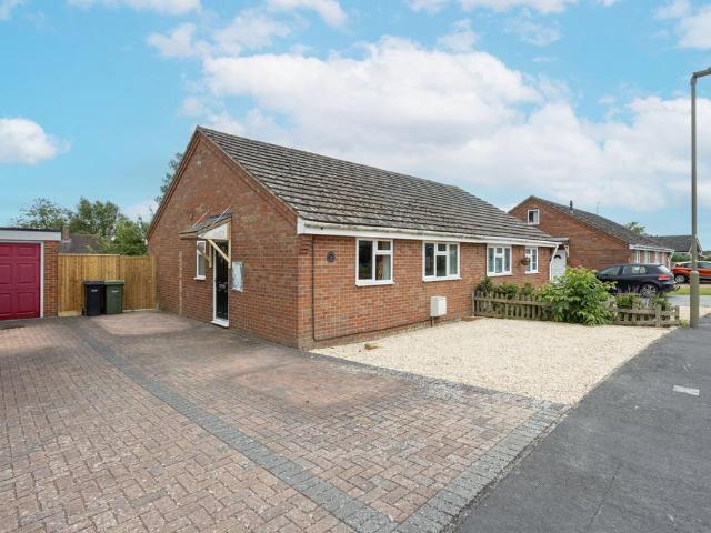 Bungalow for sale in Berrick Salome, Oxfordshire