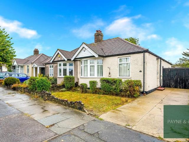 Bungalow for sale in Hainault, Greater London