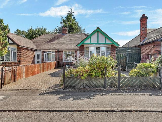 Bungalow for sale in Leagrave, Luton