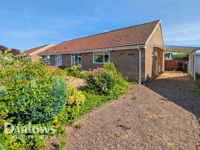 Bungalow for sale in Treharris