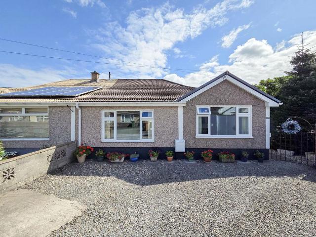 Bungalow for sale in Llanbradach, Wales