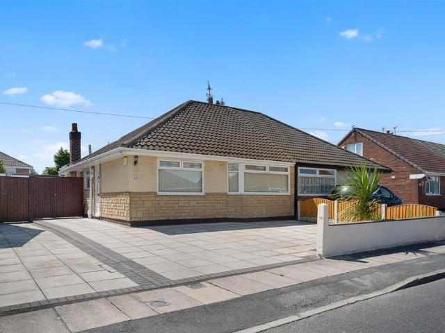 Bungalow for sale in Melling, Sefton