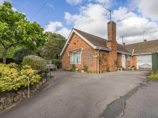 Bungalow for sale in Ewens Farm, Golden Valley