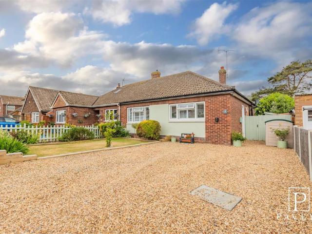 Bungalow for sale in Holland-on-Sea, Dale Hill