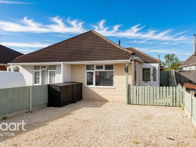 Bungalow for sale in Holland-on-Sea, Dale Hill
