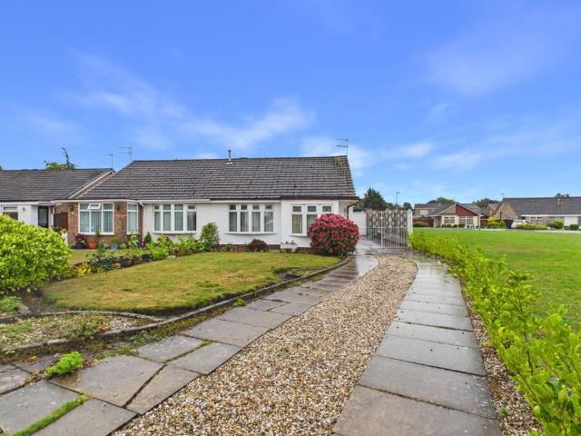 Bungalow for sale in Maghull, Sefton