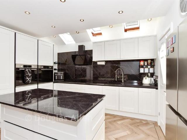Bungalow for sale in Langdon Hills, Basildon