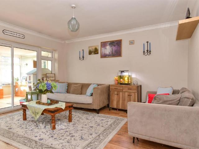 Bungalow for sale in The Butts, Kent