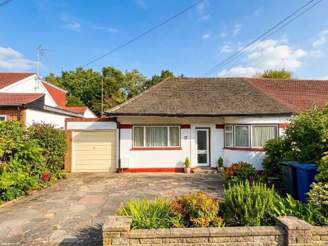 Bungalow for sale in The Hale, Greater London