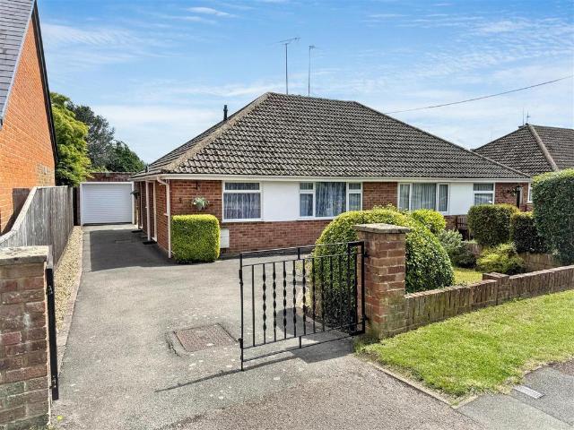 Bungalow for sale in Berrick Salome, Oxfordshire