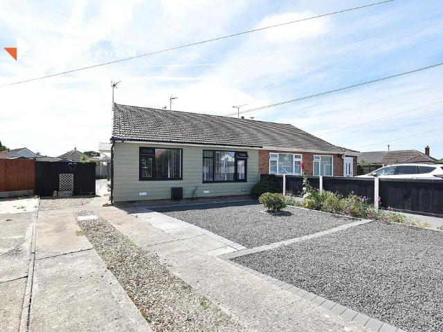 Bungalow for sale in Holland-on-Sea, Dale Hill