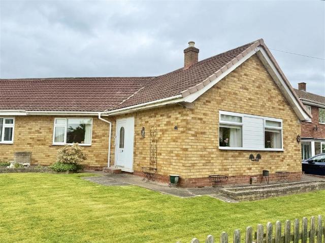 Bungalow for sale in Heath Farm, Frankwell