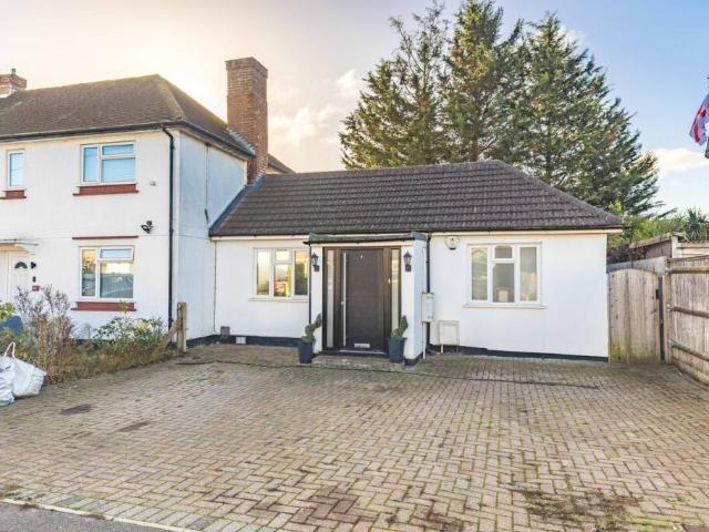 Bungalow for sale in Denham
