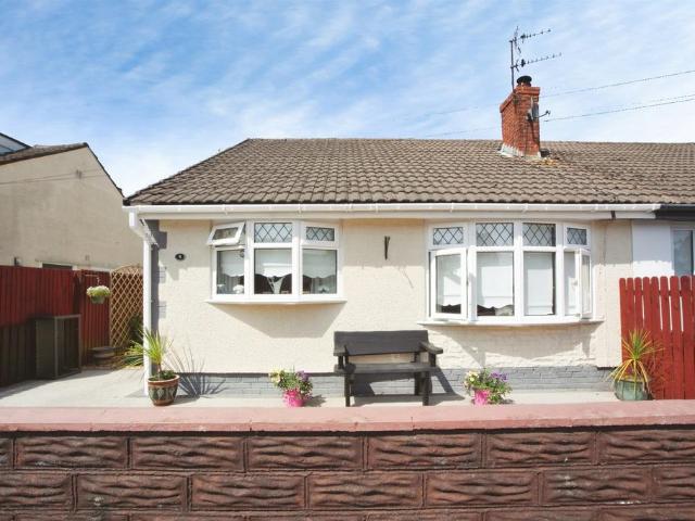 Bungalow for sale in Llantrisant, Beddau