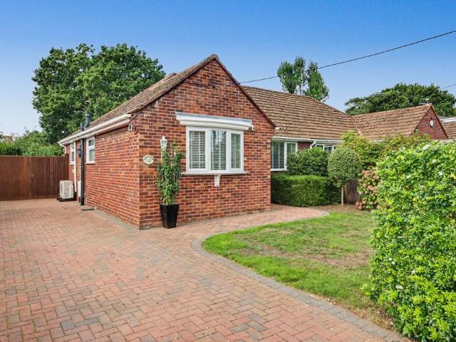 Bungalow for sale in Waltham Chase, Hampshire