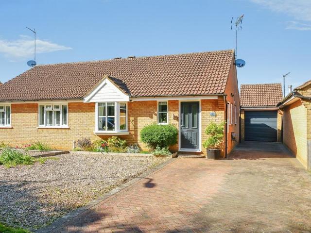 Bungalow for sale in Middleton Cheney, Northamptonshire