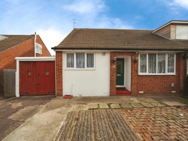Bungalow for sale in Spring Park, Luton