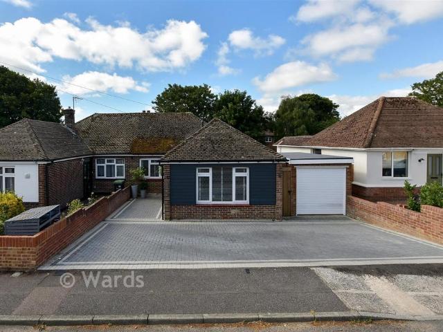 Bungalow for sale in Dumpton, Acol
